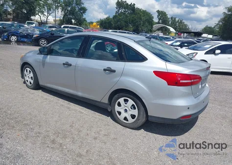 2016 Ford Focus S z USA, uszkodzony, nr VIN 1FADP3E29GL298555